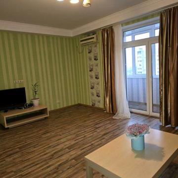 Продам 3 кімнатну простору квартиру в елітному будинку в центрі