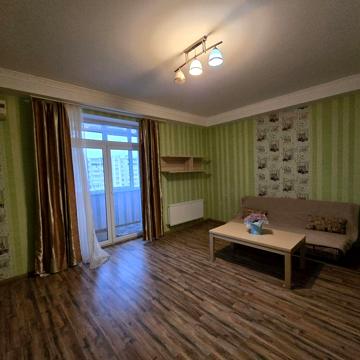 Продам 3 кімнатну простору квартиру в елітному будинку в центрі