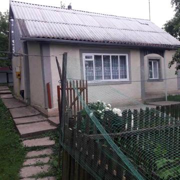 Будинок з ділянкою