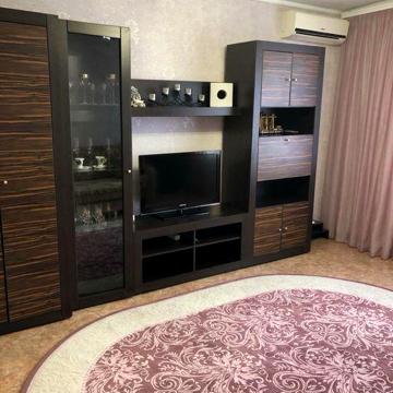 Продам 2 кімнатну  квартиру на набережній