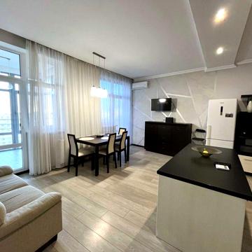 Простора 3 кім  172 м Ю. Іллєнка 18Б(Мельникова), , Центр.  Власник ЖК Парус