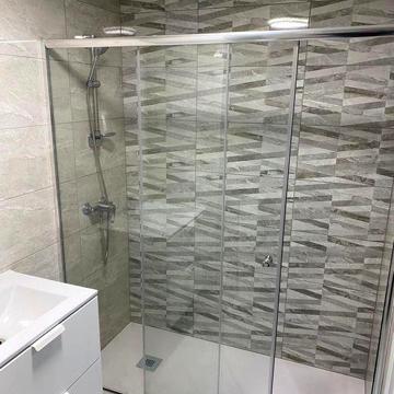 Продам 4-х кімнатну квартиру з свіжим  ремонтом.
