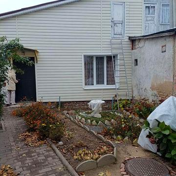 Продається частина будинку в районі 5 кутів з ремонтом та меблями