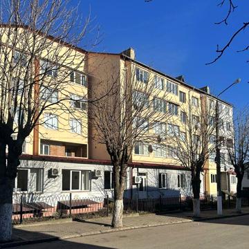 Продаю 3-кімнатну квартиру в самому центрі Заставни!