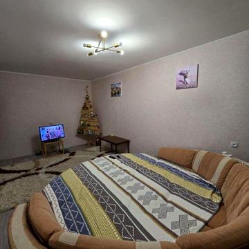 Продам 4 кімнатну квартиру з косметиним ремонтом