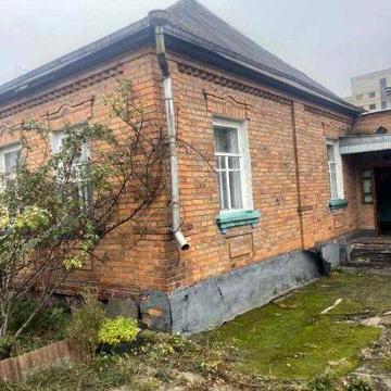 Терміново продам 1/2 будинку в Дергачах р-н Поселка.