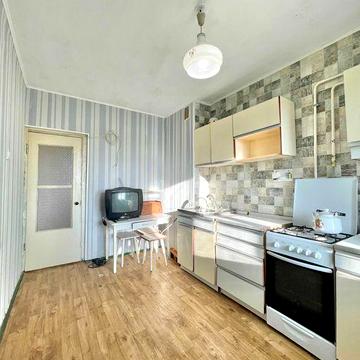 Продам 4 кімнатну квартира на Бочарова 35, біля Кримського бульвару