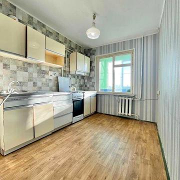 Продам 4 кімнатну квартира на Бочарова 35, біля Кримського бульвару