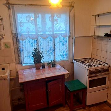 Половина будинка