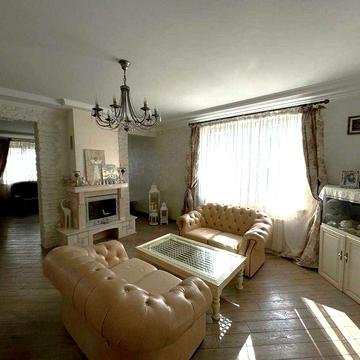 Продаж будинку з ремонтом, з подвірям Винники