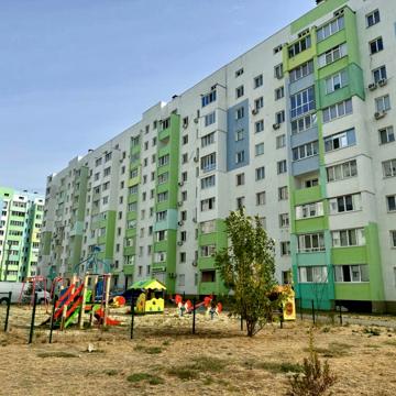 Миру, 51