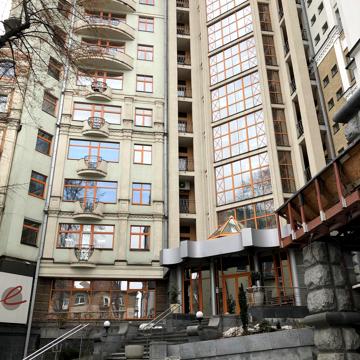 Тараса Шевченка бульв., 11