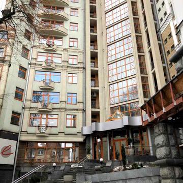 Продам 2-х кімнатну в центрі. б-р. Т. Шевченко, 11