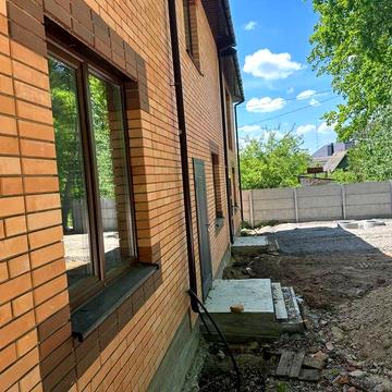 Таунхаус в місті 2 поверхи 77м2 приватна земля