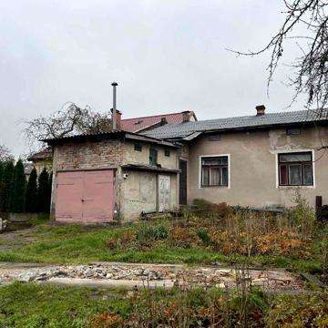 Продаж будинку/особняку з ділянкою по вул. Варшавська