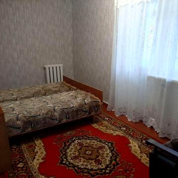 сдам длительно 2-х ком.квартиру на военном городке.