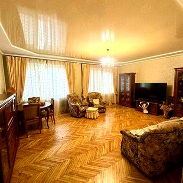 В центрі особлива 3х кв. Житлова пл. 56 кв.м.28+16+12.Загальна 75 кв м