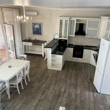 Дом на 13 ст.Фонтана.Львовская.газ.7 комнат,5 спален.терраса.