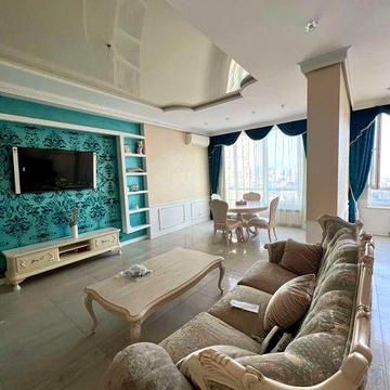 Центр. 2 комнатная квартира, 90 м.кв на Жилянской