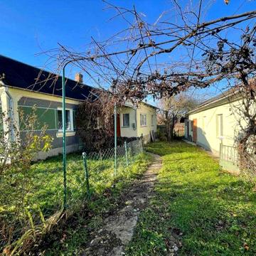 Продаж житлового будинку в Здолбунові