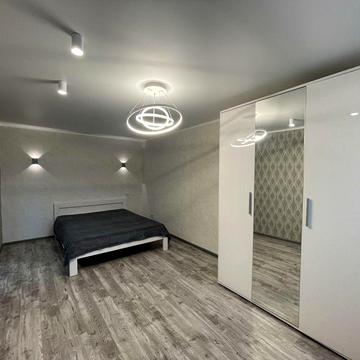 Продаю 1 квартиру площадь Победы