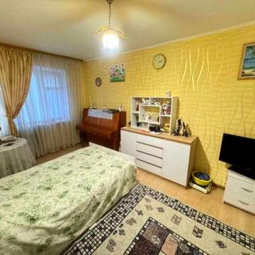 продам однокімнатну квартиру