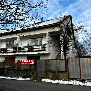 Продається будинок в м. Тячів