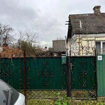 Продам пів будинку