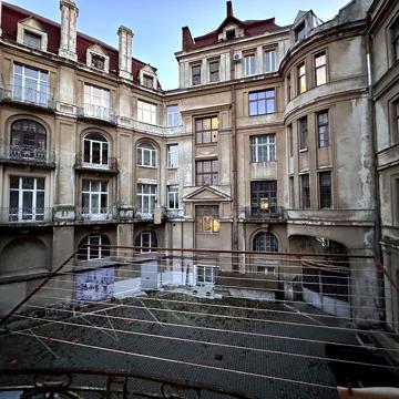 Продаж вул Менциньзького 2х кім квартири