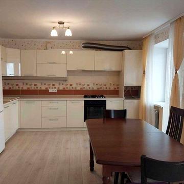 Продаж 4-кімнатної квартири, Ближнє замостя