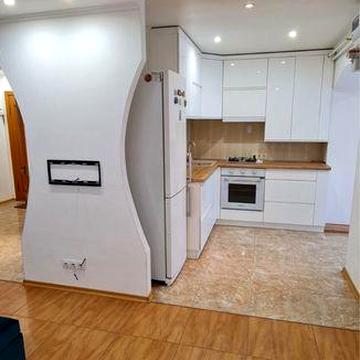 В Продажу 3 к к-студія з індивідуальним опаленням