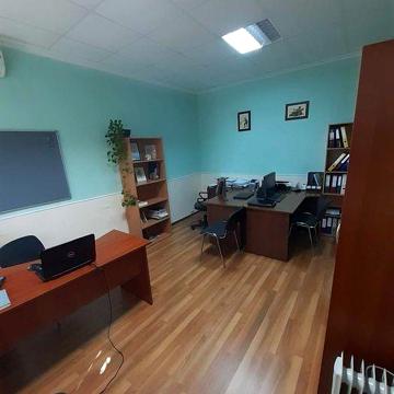 Продам 3-х кімнатну квартиру  на Площі Українських героїв