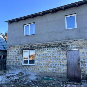 Половина будинку