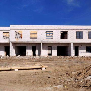 (7) Розпочато продаж таунхасів в Пирогово 1143