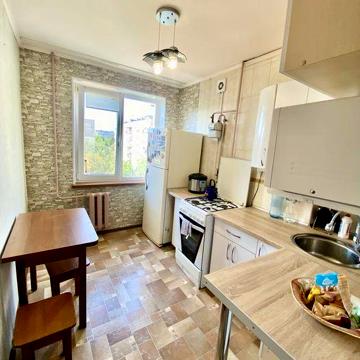 Продам 3-х кімнатну квартиру з гаражем  на 8 гор.больнице