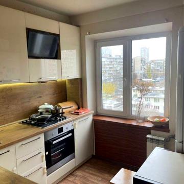 Продаж 3-к квартири , по вул. Дніпровська набережна, буд. 11-А
