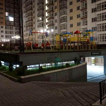 Здана, Центр,Трикімнатна,  ліфт працює, (Бандери-Сахарова) ЖК Центральне
