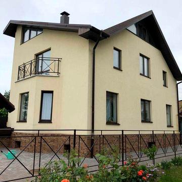 Продаж будинку з укриттям в центрі Крюковщини
