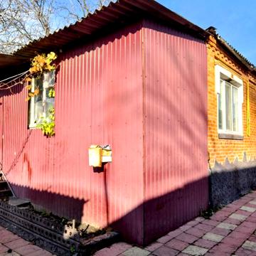 Здоровий будинок на березі річки по вул Автодорівська