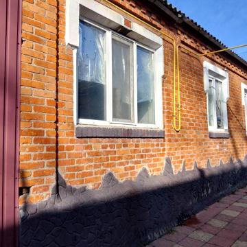 Здоровий будинок на березі річки по вул Автодорівська
