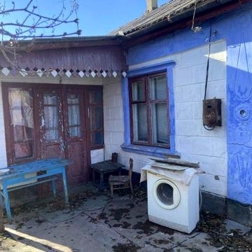 Продам будинок по вулиці Спортивна 28.