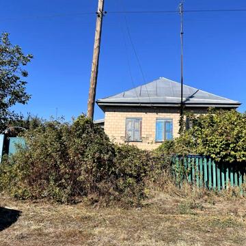 Продам  будинок з ділянкою