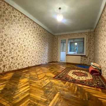 Простора 3-кімнатна квартира на Бабурці(Біля Амстору)!