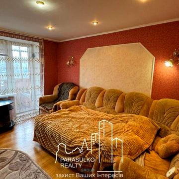 Три кімнатна квартира на мікрорайоні