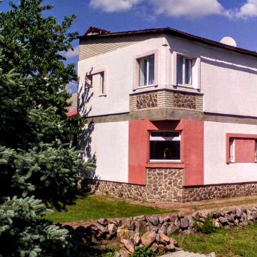Частина будинку - 2 поверхи з окремим входом + світло