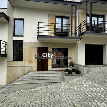 Продається таунхаус у центральній частині міста