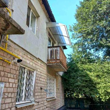 Продам 2 ком. в кирпиче на ул.Каруны