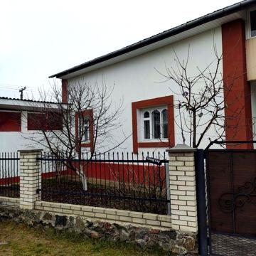 Продам будинок 138м2, 4 кімнати, 6 соток землі, опалення комбіноване.