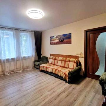 Продаж, 2-кімнатна квартира з ремонтом + гараж