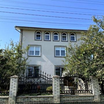 Продаж добротного будинку в Брошнів-Осаді. Готовий для проживання